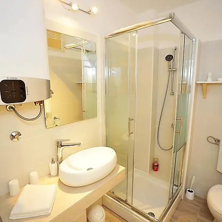 Ravkin Apartman Zára