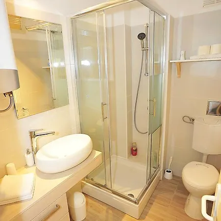 Ravkin Apartman Zára